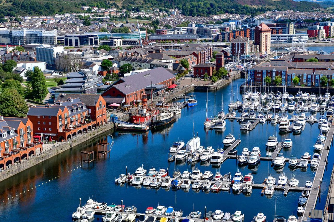 Just Stay Wales - Meridian Tower Marina & City View - 2 Bed Apartment Swansea Extérieur photo